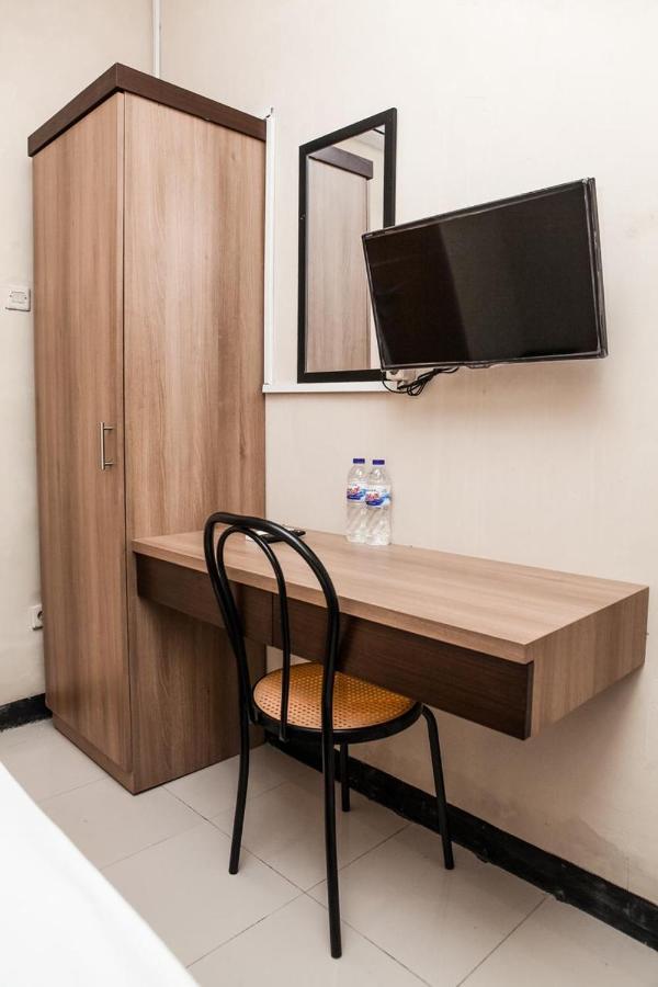 Comfy Homestay Джокьякарта Экстерьер фото